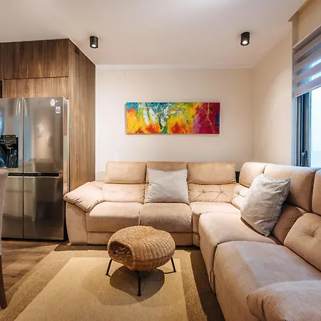Elegant Duplex 3 Master Bedrooms And Private Apartment *