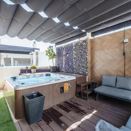 Elegant Duplex 3 Master Bedrooms And Private Apartment Seville
